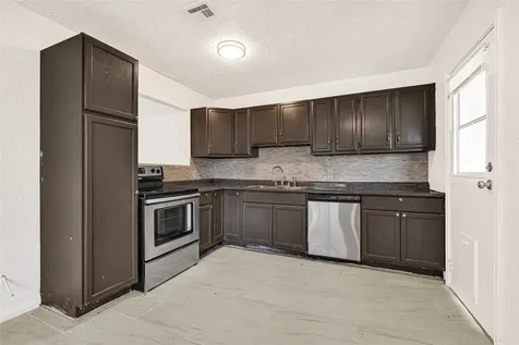 622 N 13th Street La Porte TX 77571