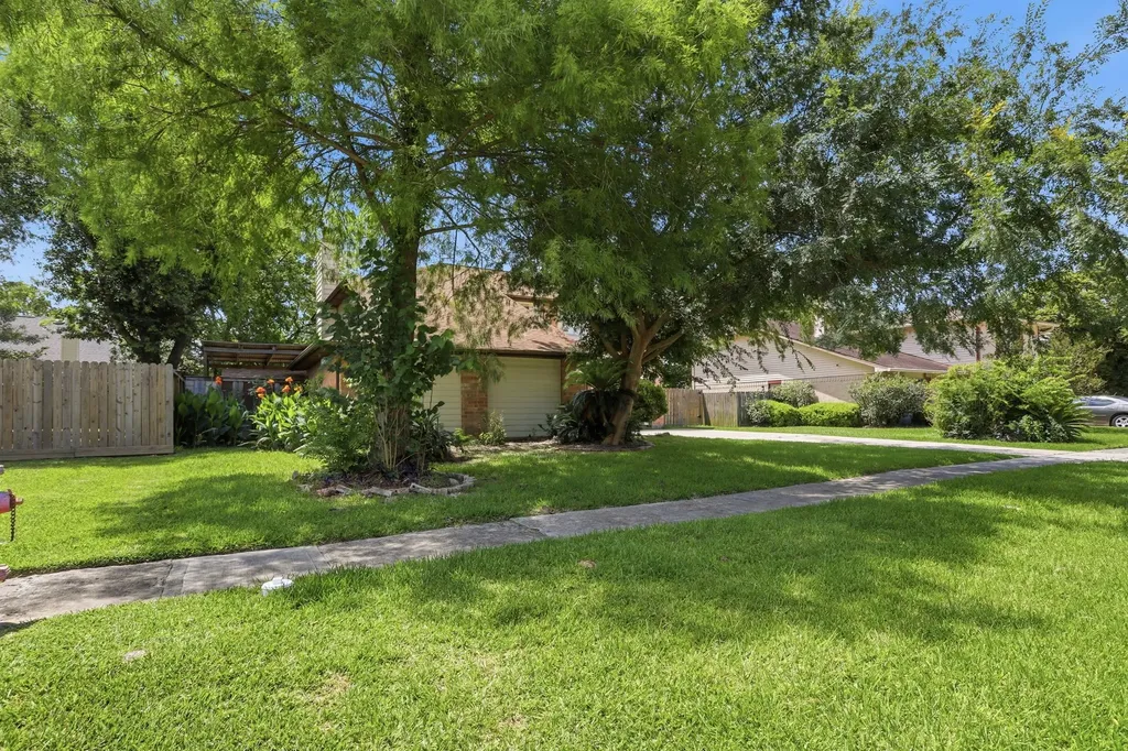 2315 Hampton Road League City TX 77573