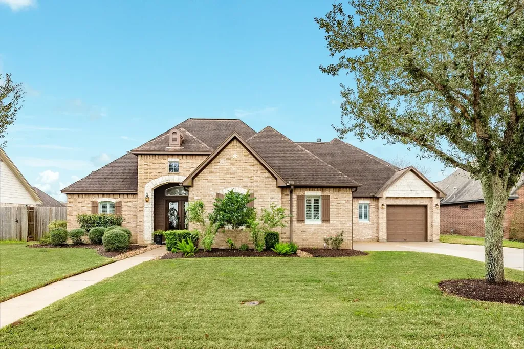 110 Spanish Oak Circle Lake Jackson TX 77566