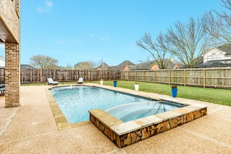 110 Spanish Oak Circle Lake Jackson TX 77566