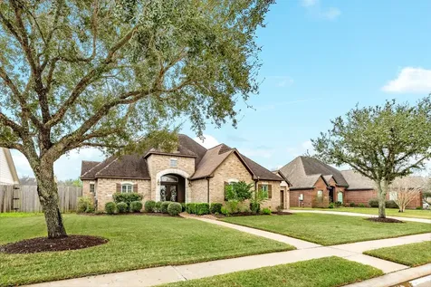 110 Spanish Oak Circle Lake Jackson TX 77566