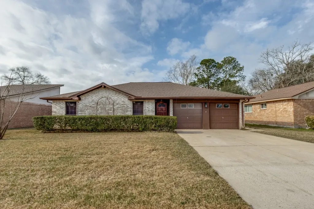 16210 Tibet Road Friendswood TX 77546