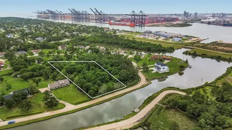 3515 E Bayou Drive Shoreacres TX 77571