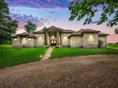 530 Chisolm Trail Wallis TX 77485