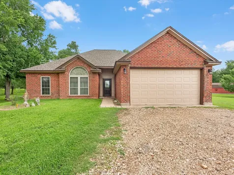 530 Chisolm Trail Wallis TX 77485
