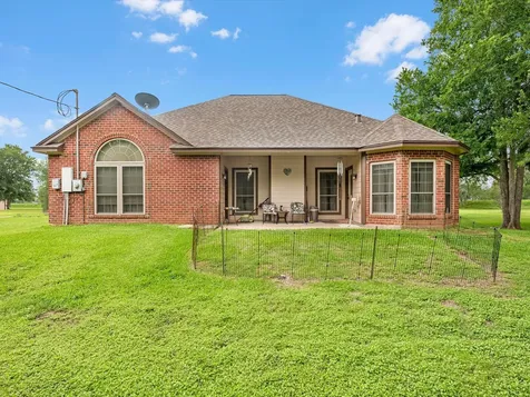 530 Chisolm Trail Wallis TX 77485