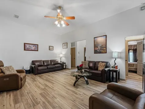 530 Chisolm Trail Wallis TX 77485