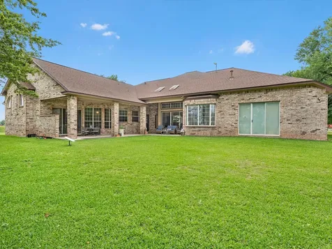 530 Chisolm Trail Wallis TX 77485