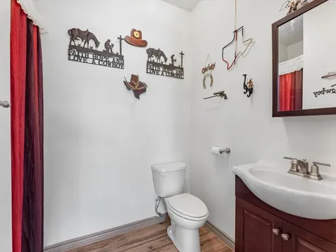 530 Chisolm Trail Wallis TX 77485