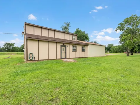 530 Chisolm Trail Wallis TX 77485
