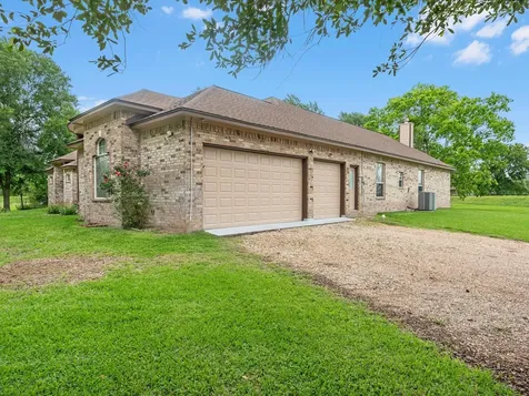 530 Chisolm Trail Wallis TX 77485