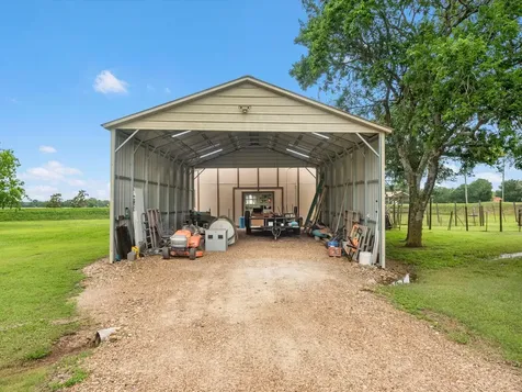 530 Chisolm Trail Wallis TX 77485