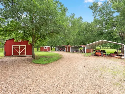 530 Chisolm Trail Wallis TX 77485