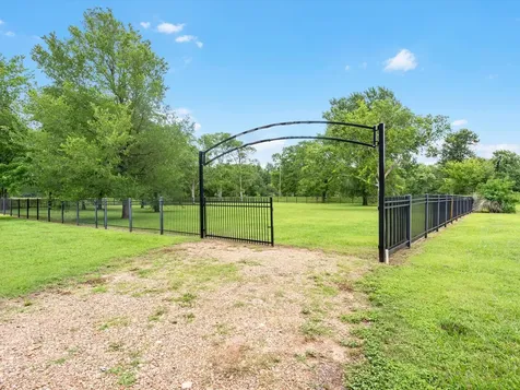 530 Chisolm Trail Wallis TX 77485