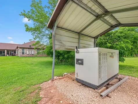 530 Chisolm Trail Wallis TX 77485