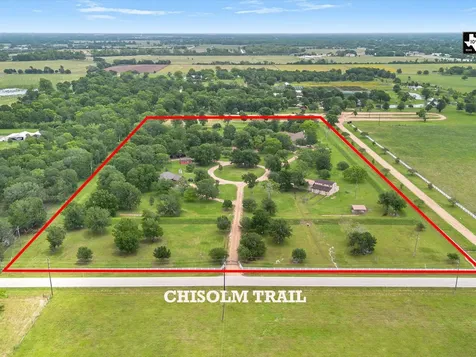530 Chisolm Trail Wallis TX 77485