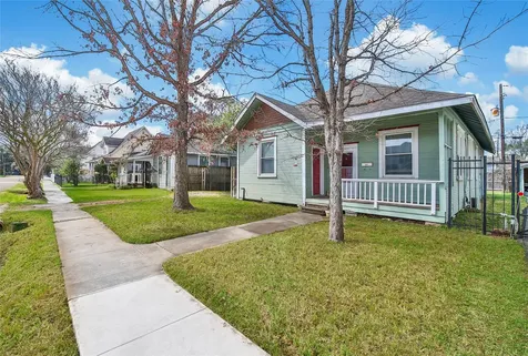207 Northwood Street Houston TX 77009