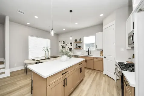 1102 Mansfield Street B Houston TX 77091