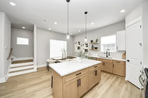 1102 Mansfield Street B Houston TX 77091