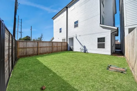 1102 Mansfield Street B Houston TX 77091