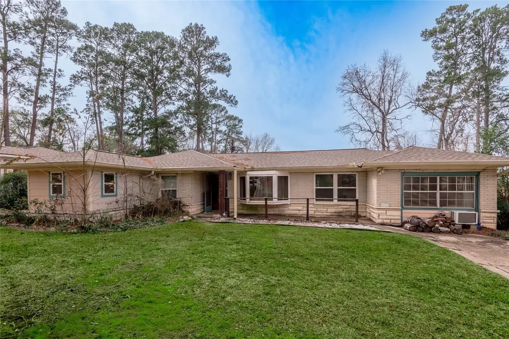 2026 Avenue Q Huntsville TX 77340