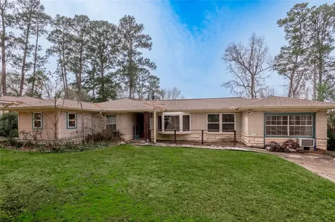2026 Avenue Q Huntsville TX 77340