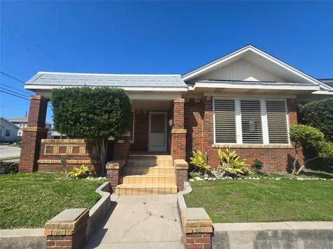3828 Avenue S 1/2 Galveston TX 77550