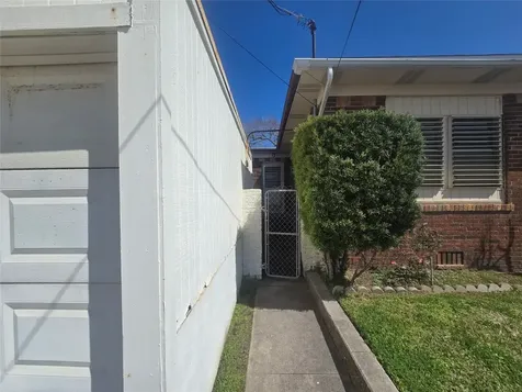 3828 Avenue S 1/2 Galveston TX 77550
