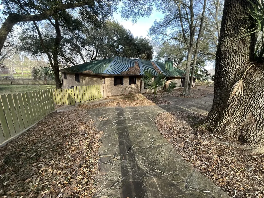 406 Hidden Creek Circle Sealy TX 77474