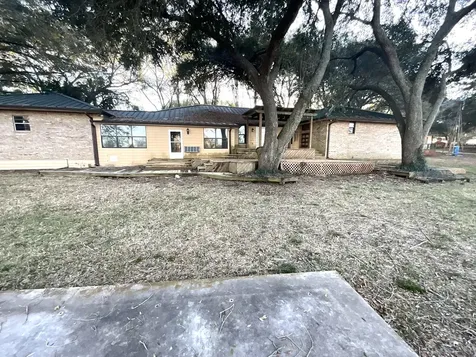 406 Hidden Creek Circle Sealy TX 77474