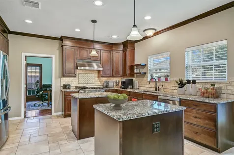 101 Oak Drive Friendswood TX 77546