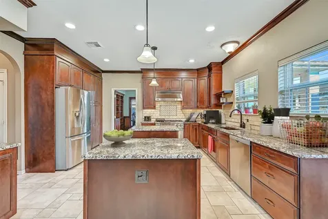 101 Oak Drive Friendswood TX 77546