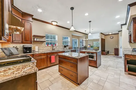 101 Oak Drive Friendswood TX 77546