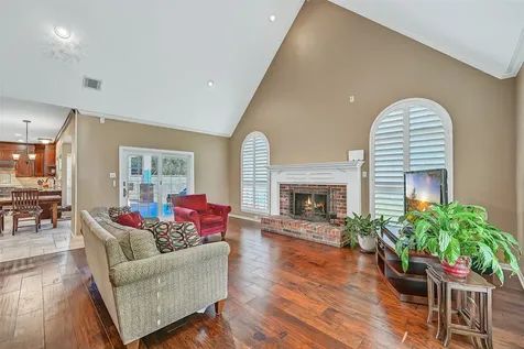 101 Oak Drive Friendswood TX 77546