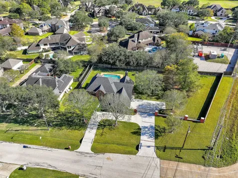 101 Oak Drive Friendswood TX 77546