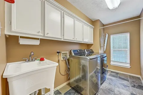 101 Oak Drive Friendswood TX 77546