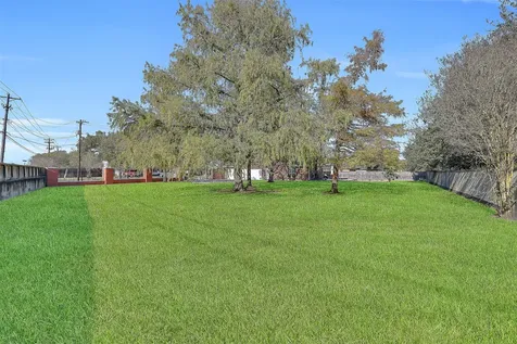 101 Oak Drive Friendswood TX 77546