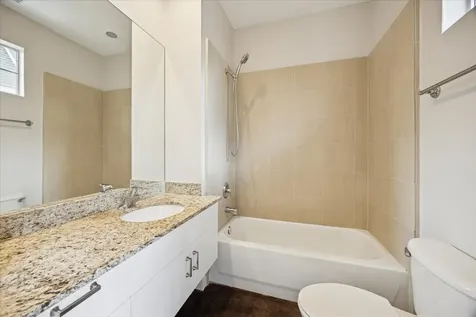 2404 Fairview Street C Houston TX 77006