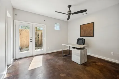 2404 Fairview Street C Houston TX 77006