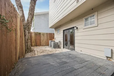 2404 Fairview Street C Houston TX 77006