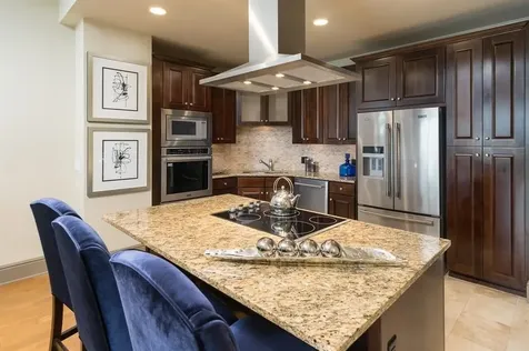 7 Riverway 1411 Houston TX 77056