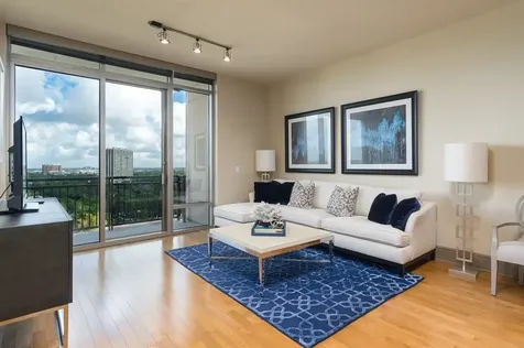 7 Riverway 1411 Houston TX 77056