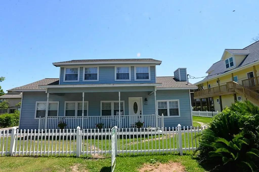 911 Hawthorne Road Clear Lake Shores TX 77565