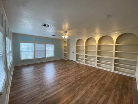 911 Hawthorne Road Clear Lake Shores TX 77565