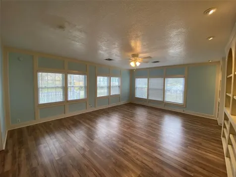 911 Hawthorne Road Clear Lake Shores TX 77565
