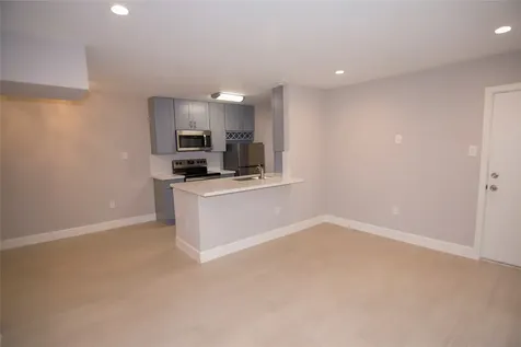 2201 Fountain View Drive 44 Houston TX 77057
