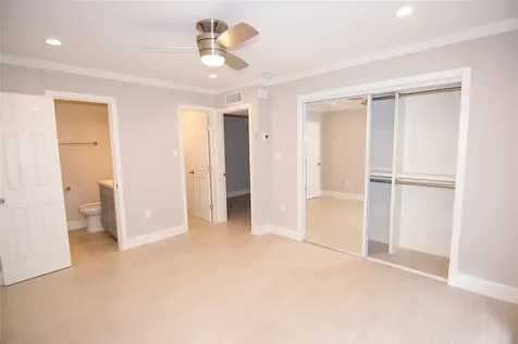 2201 Fountain View Drive 44 Houston TX 77057