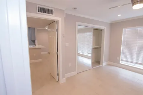 2201 Fountain View Drive 44 Houston TX 77057