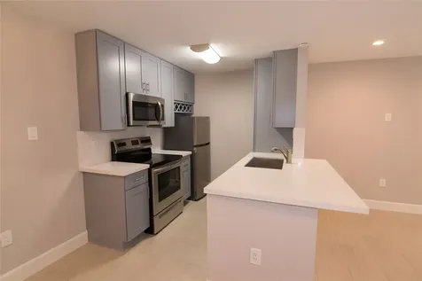 2201 Fountain View Drive 44 Houston TX 77057