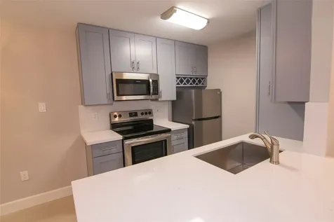 2201 Fountain View Drive 44 Houston TX 77057
